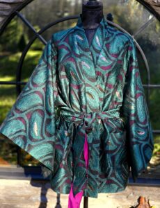 "roheline sulg" kimono d 4 lillakasroosal siidil